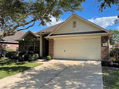 12006 Green Falls Dr Pearland, TX 77584