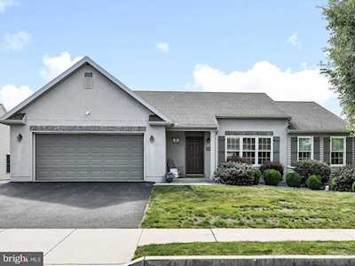 921 Cambridge Dr Manheim, PA 17545