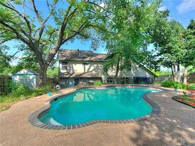 205 Crown Colony Ct Edmond, OK 73034