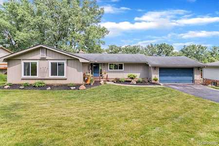 3019 Moraine Dr Brighton, MI 48114