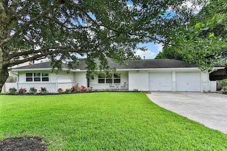4923 Maple Bellaire, TX 77401
