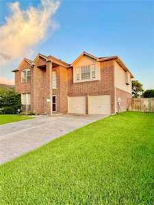 811 Wheelhouse Dr Stafford, TX 77477