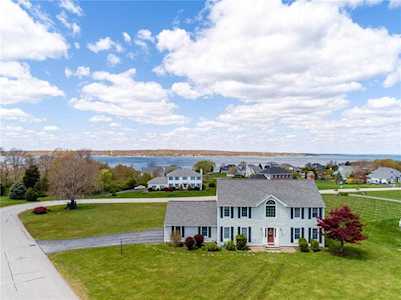 139 Cromwell Dr Portsmouth, RI 02871