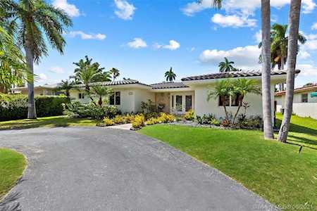 1135 N Northlake Dr Hollywood, FL 33019