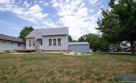 106 S Vandemark Ave Hartford, SD 57033