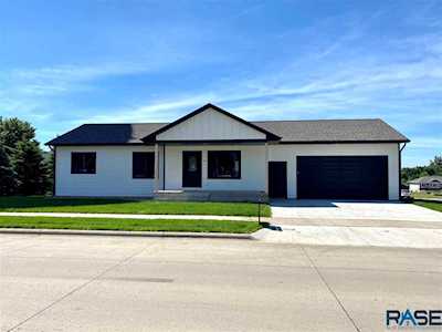 209 E 15Th St Dell Rapids, SD 57022