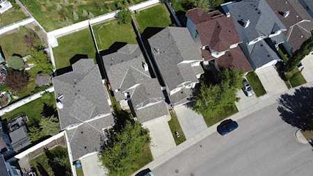 22 Scotia Point NW Calgary, AB T3L 2B1