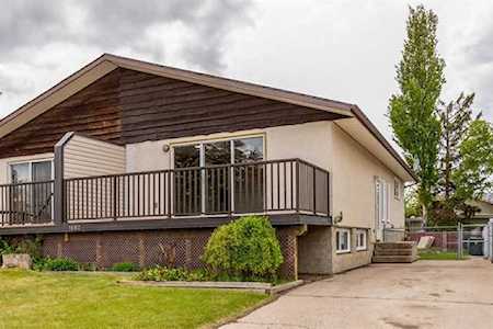 1682 7 Ave NE Medicine Hat, AB T1C 1
