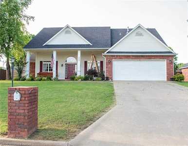 5805 Meadow Brook Fort Smith, AR 72916
