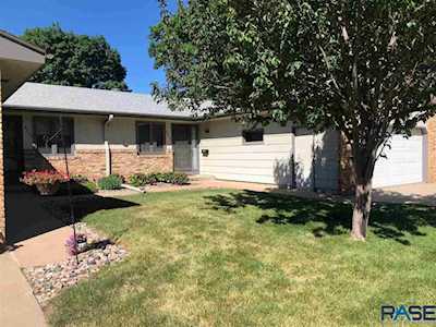 2515 S Cook Rd Sioux Falls, SD 57105