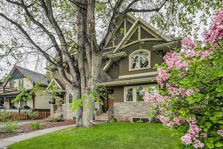 2118 1 Ave NW Calgary, AB T2N 0B5