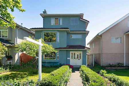 2564 Adanac Street Vancouver, BC V5K 2M5