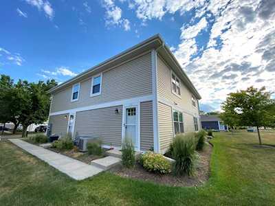 402 Somerset Ln Vernon Hills, IL 60061