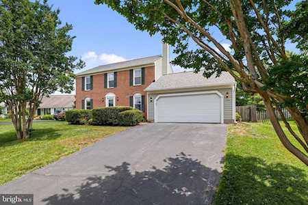 13908 Deviar Dr Centreville, VA 20120
