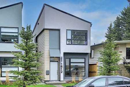1612 44 St SW Calgary, AB T3C 2A9