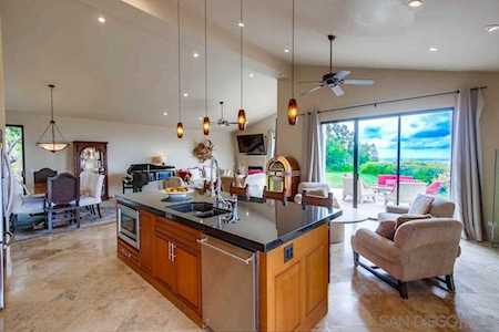 1496 Vista Claridad La Jolla, CA 92037