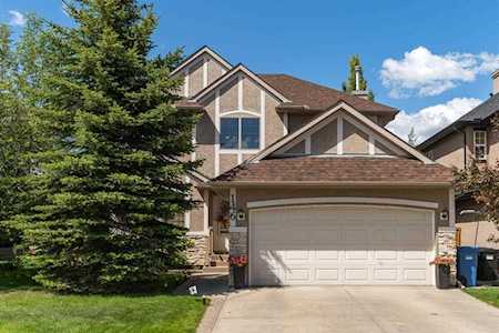 146 Springborough Green SW Calgary, AB T3H 5M4
