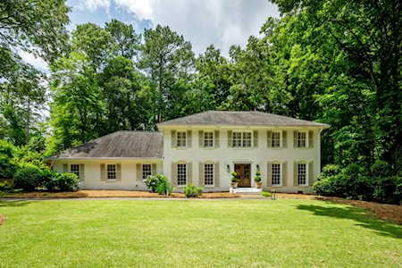 2757 Spalding Dr Sandy Springs, GA 30350