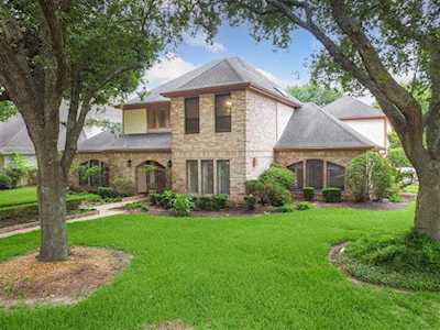 1035 Sugar Lakes Dr Sugar Land, TX 77478