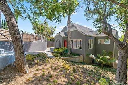 2261 Hollyridge Dr Los Angeles, CA 90068