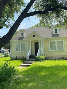 1803 Avenue P Huntsville, TX 77340