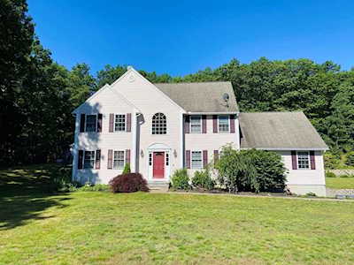 4 Natasha Cir Methuen, MA 01844