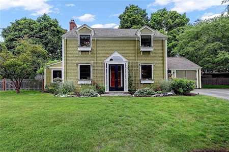19 Humphreys Rd Barrington, RI 02806