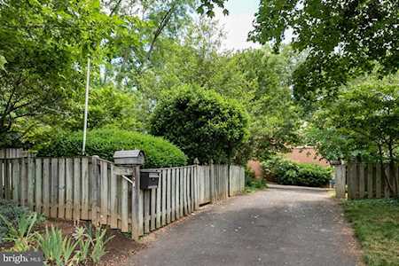 913 Harrison St Arlington, VA 22205