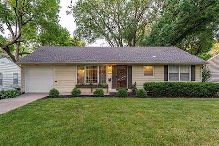 7211 Newton Dr Overland Park, KS 66204