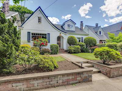 916 NE Hazelfern Pl Portland, OR 97232