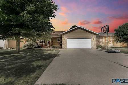605 Falcon Ave Harrisburg, SD 57032