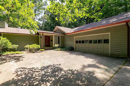 400 Woodvine Ct Roswell, GA 30076