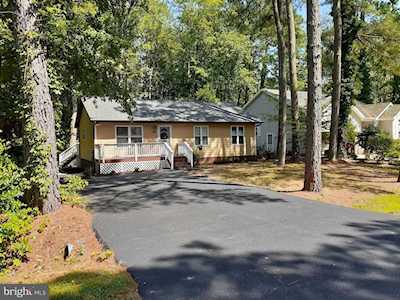 38 Fairway Ln Ocean Pines, MD 21811