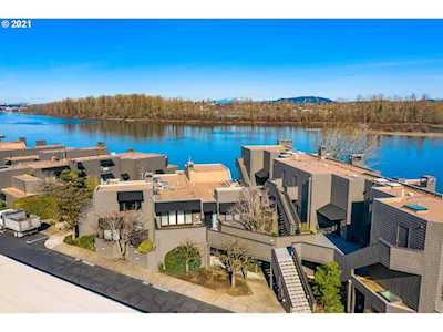 5812 S Riverpoint Ln Portland, OR 97239