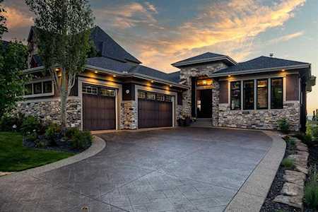 53 Crestridge View SW Calgary, AB T3B 0M1