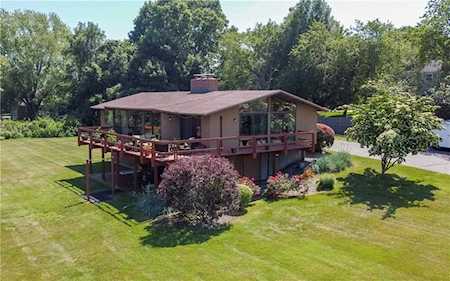 99 Black Point Ln Portsmouth, RI 02871