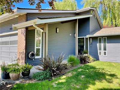 19016 34th Avenue NE Lake Forest Park, WA 98155