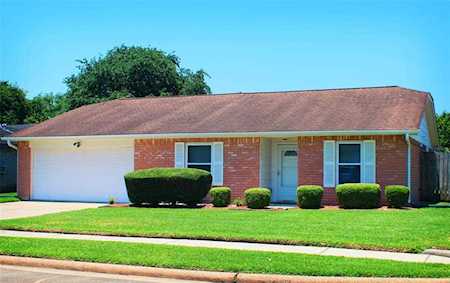 3901 Bluebonnet Trl Deer Park, TX 77536