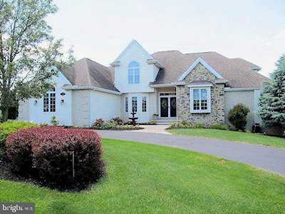 7062 Fairway Dr S Fayetteville, PA 17222