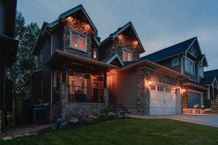 111 Elmont Rise SW Calgary, AB T3H 4X9