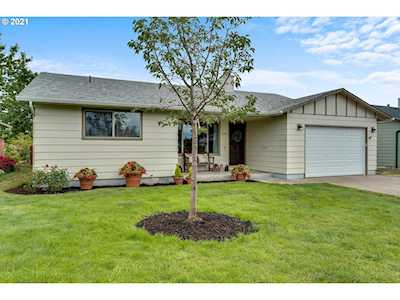 2101 W Hayes St Woodburn, OR 97071