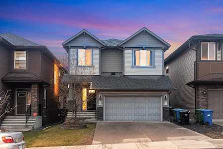 20 Evansview Manor NW Calgary, AB T3P 0J7