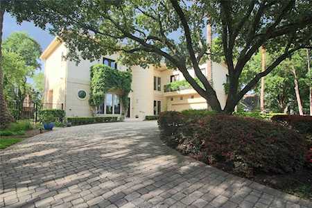 5210 Queensloch Dr Houston, TX 77096