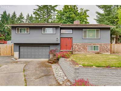 4661 SE Lacour Ct Milwaukie, OR 97267