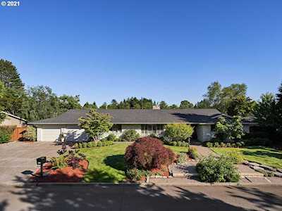 7940 SW Willowmere Dr Portland, OR 97225