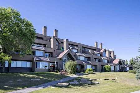 212 Village Terrace SW #10 Calgary, AB T3H 2L4