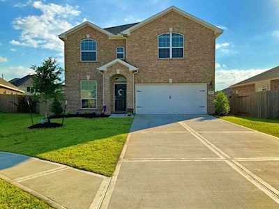 218 San Jacinto Dr Baytown, TX 77523