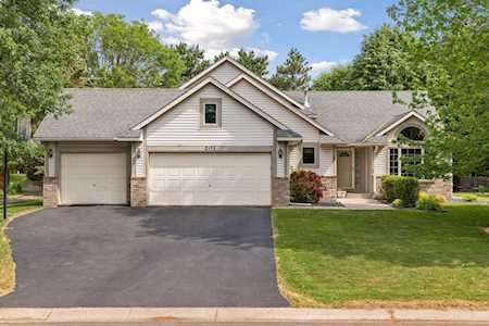 201 Dunbar Way Mahtomedi, MN 55115