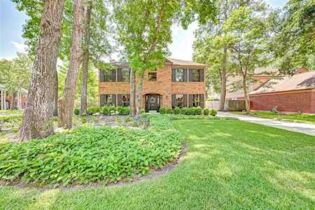 3950 Forest Village Dr Kingwood, TX 77339