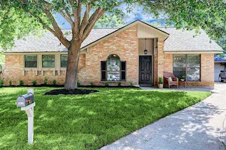 2415 Whispering Winds Ln Kingwood, TX 77339